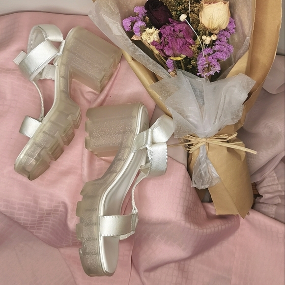 Platform heels - Picture 2 of 3